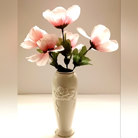 Vintage Lenox Porcelain Bud Vase - Ivory  with 24K Gold Trim - Picture 1 of 3